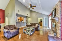 GORGEOUS 3 BEDROOM 2 BATH IN ENERGY CORRIDOR