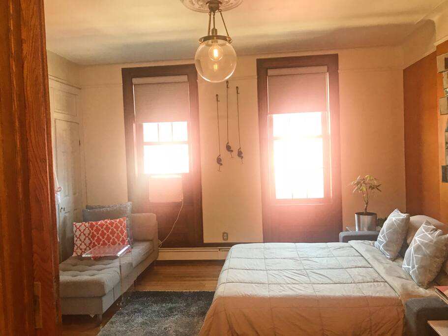 Guest bedroom.