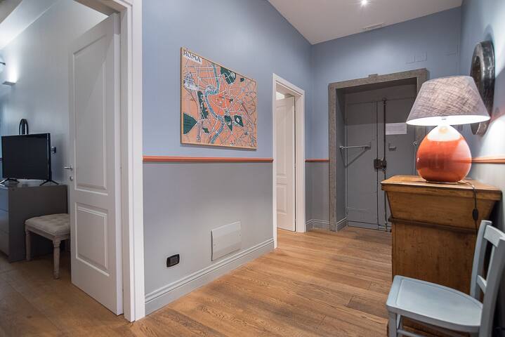 LikeYourHome, in Trastevere, with Jacuzzi ensuite gallery image 3