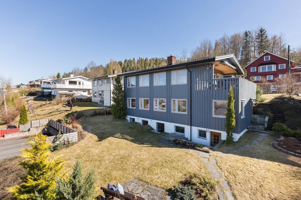 Leilighet i kjelleretasje. Egen inngang