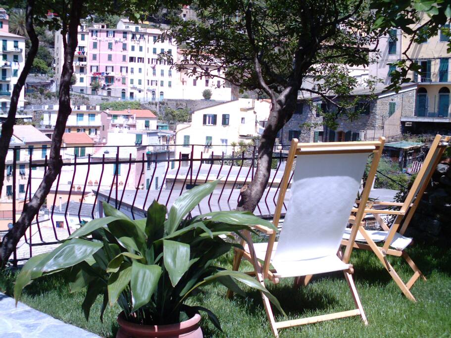 garden for guests to Room DAFNE