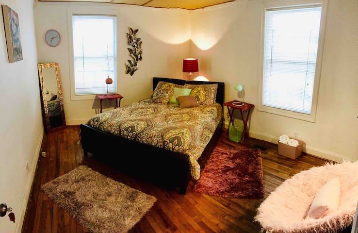 JANIS JOPLIN ROOM ~ 3 Miles To Downtown!