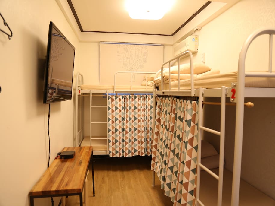 4 female dormitory room