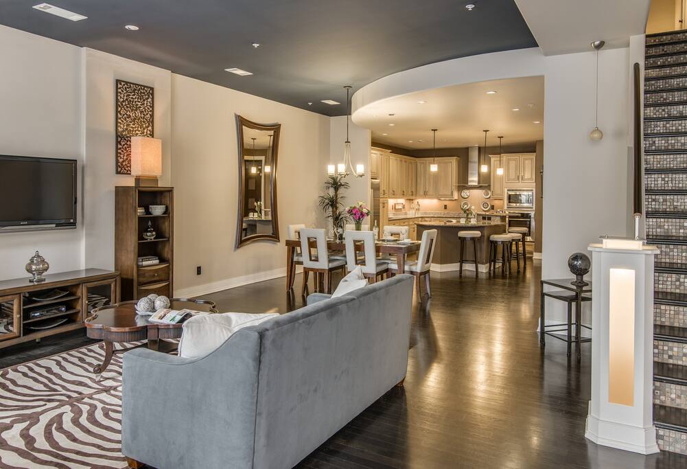 Gorgeous Surroundings and Open Floor Plan!