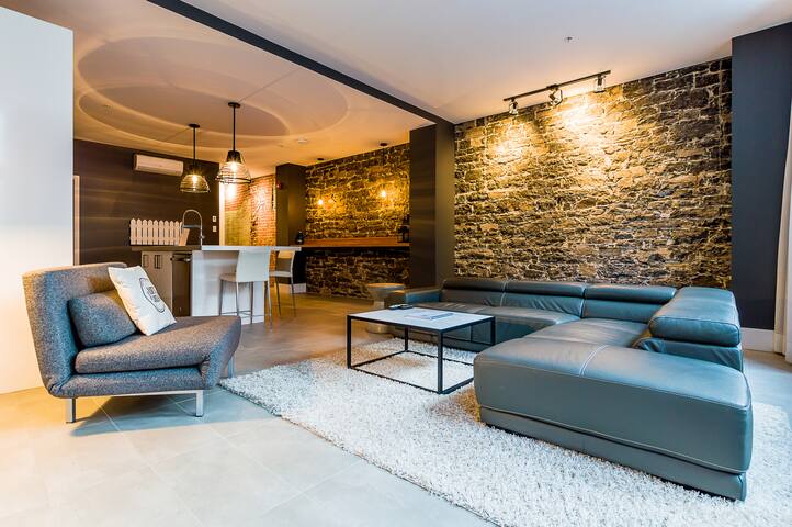 102 – Les Lofts St-Joseph – Par Les Lofts Vieux-QC gallery image 2