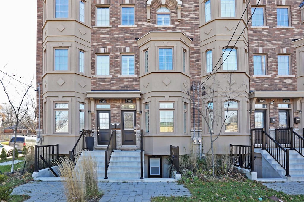 Modern Luxury Town Home In Toronto Townhouses for Rent in Toronto