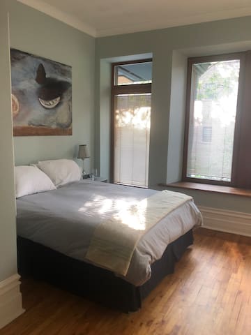 Charming Plateau Home “Fleur du Lits” gallery image 4