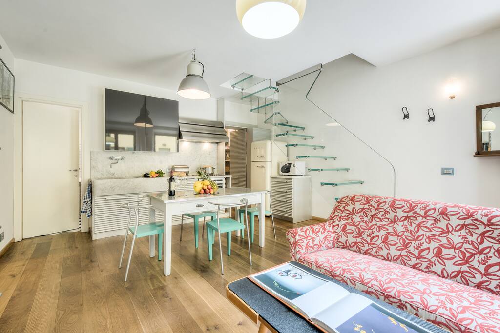 Soggiorno pranzo-living and dining area