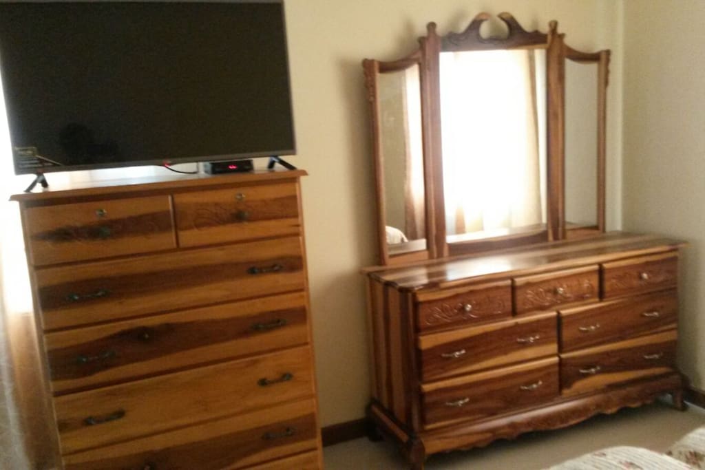 BEDROOM TV AND A/C UNIT