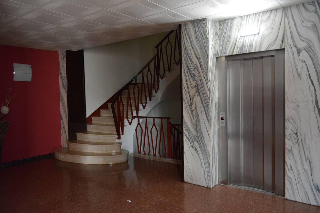 hall acceso edificio
