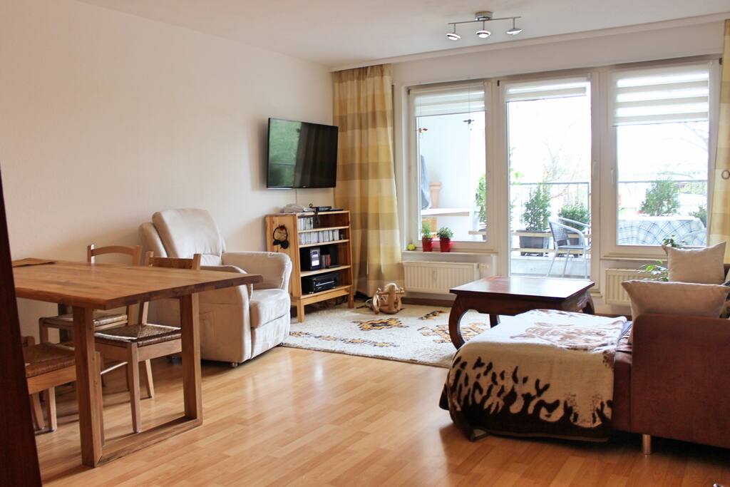 Wohnzimmer mit Balkon