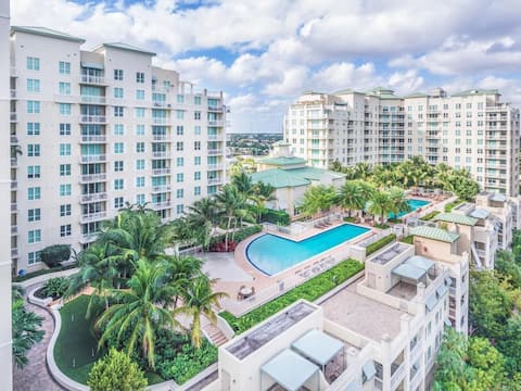 Serenity Ocean Luxury condo —Parking included!