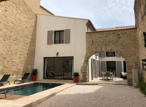 Character house with pool in the center of Pézenas