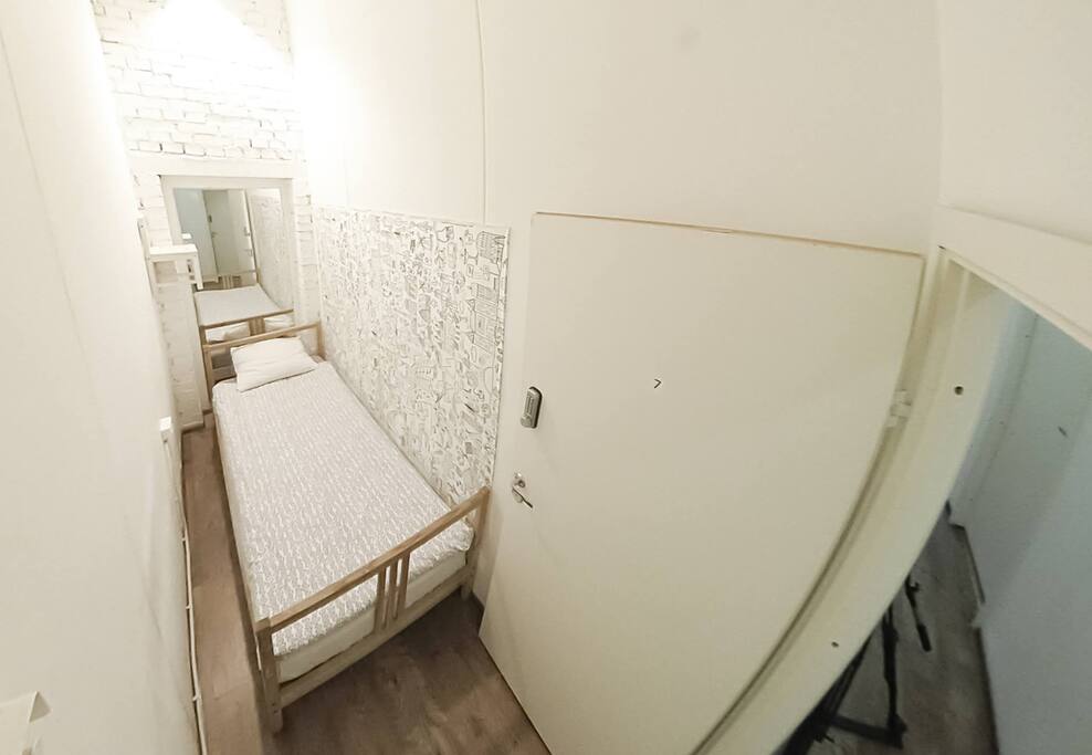 Одноместная комната без окна. 850 руб\сутки за комнату.