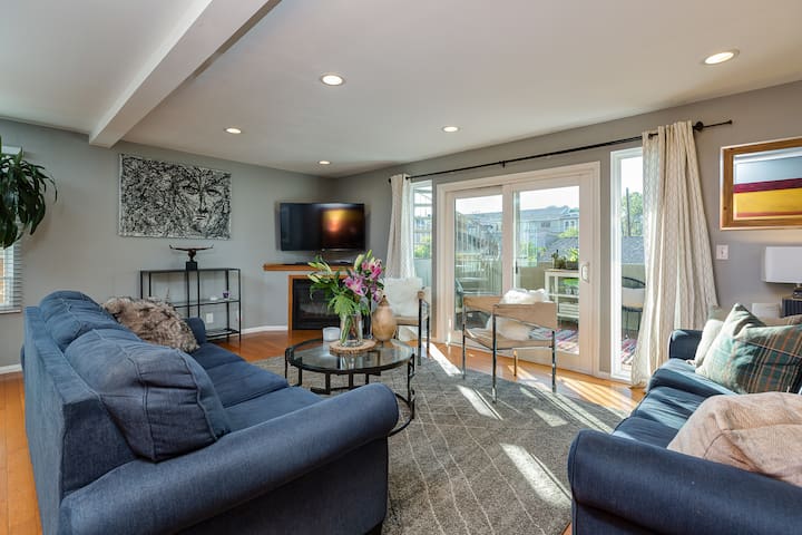 Huge, 3-story Home in Los Feliz/Hollywood