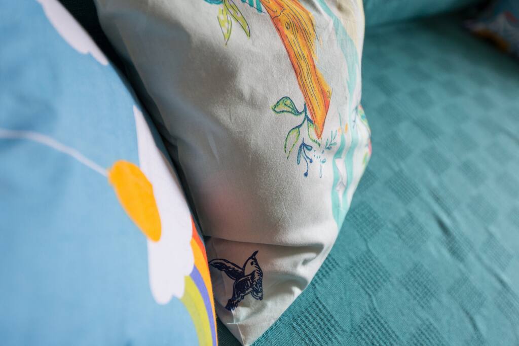 You will love the coloristic details.