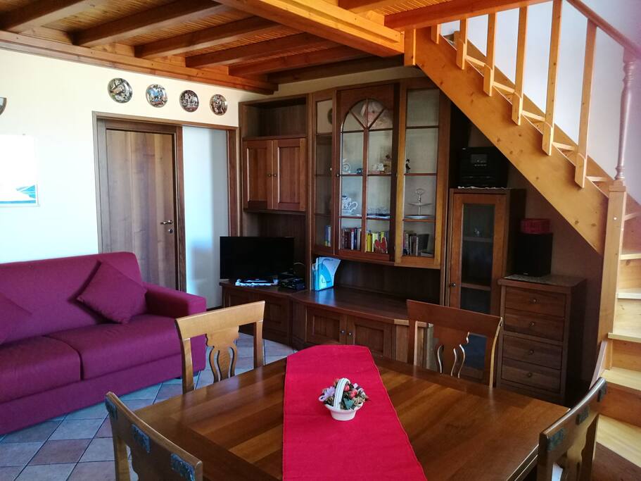 sala e accesso piano superiore