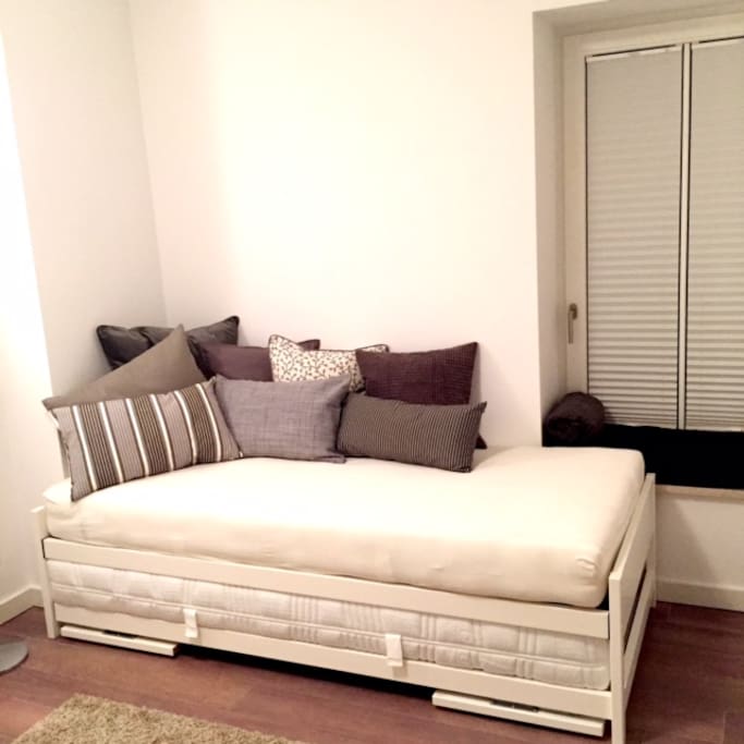 Option 1: ein Bett im Raum als "Singlebett"