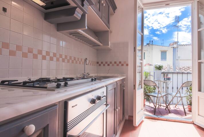 Carlotta’s Place – 3B with View! gallery image 3