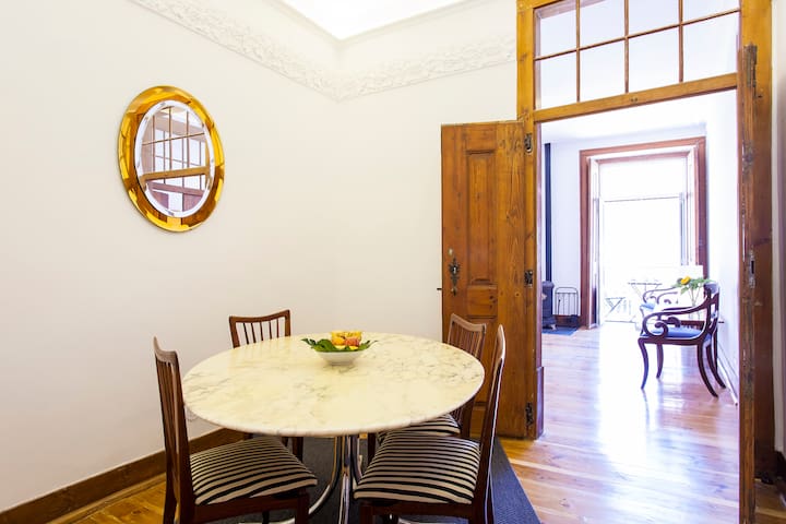 Modern Antique Boutique Duplex Rooftop Flat Lisbon gallery image 5