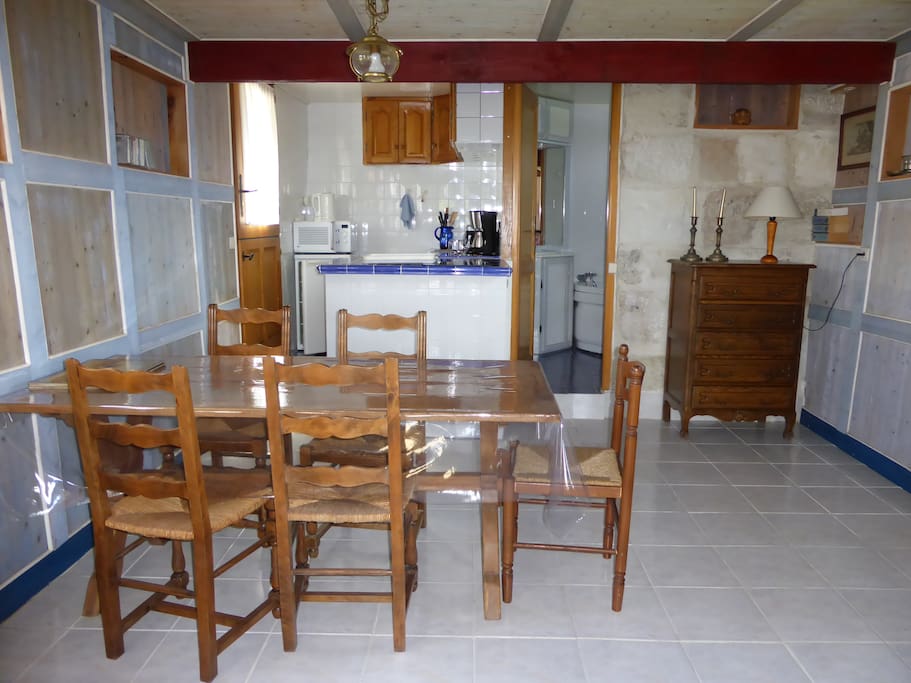 Salle et cuisine ouverte