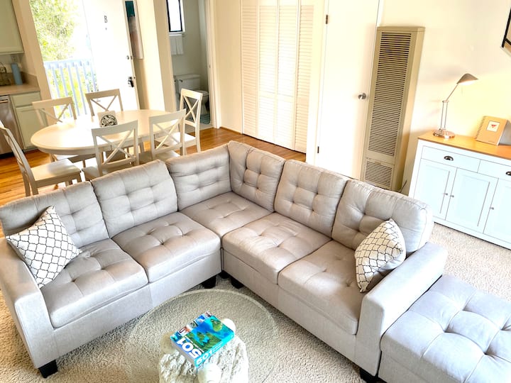 Modern & Cozy- Walk To The Beach - Carpinteria, CA