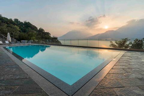 Spectacular views and modern living on Lake Como