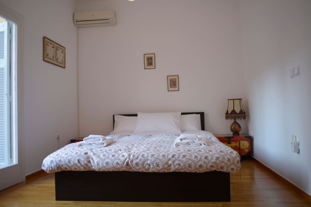 Master bedroom with a comfy double bed (140x200)