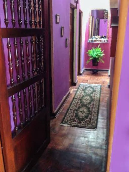 Pasadizo de acceso a las habitaciones y servicios.
