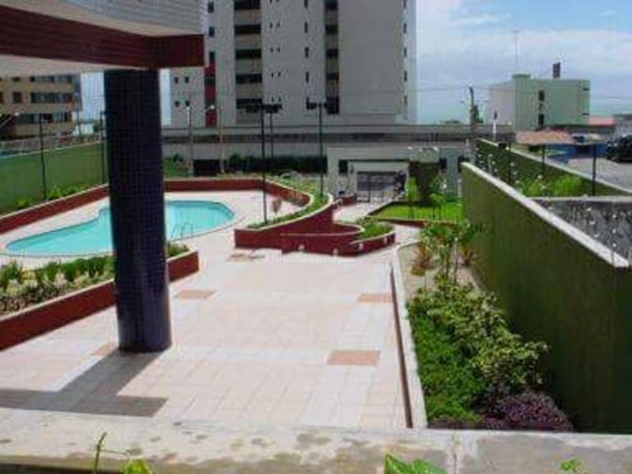 Piscina e entrada