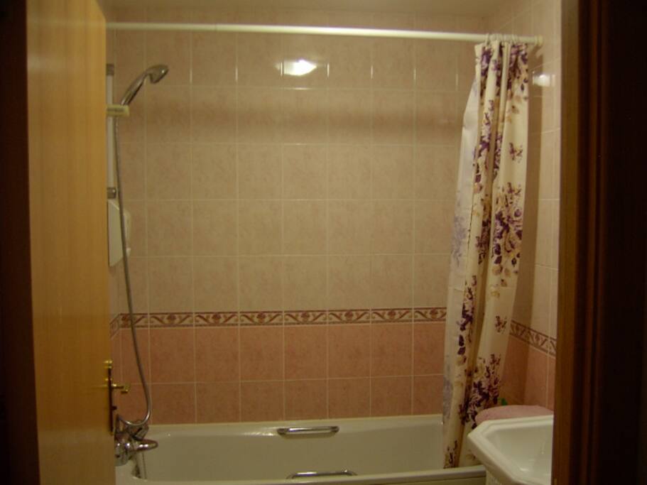 Room 1 - En Suite
