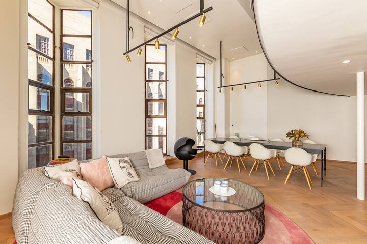 Luxurious, modern, artsy, fully fitted home! gallery image 3