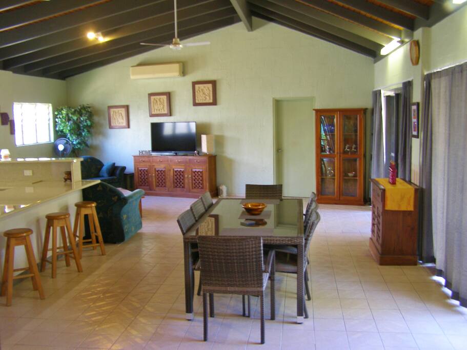 Living & dining area