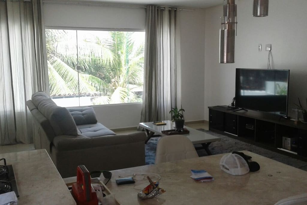 Sala Ampla e ventilada
Sofá Ultra confortável