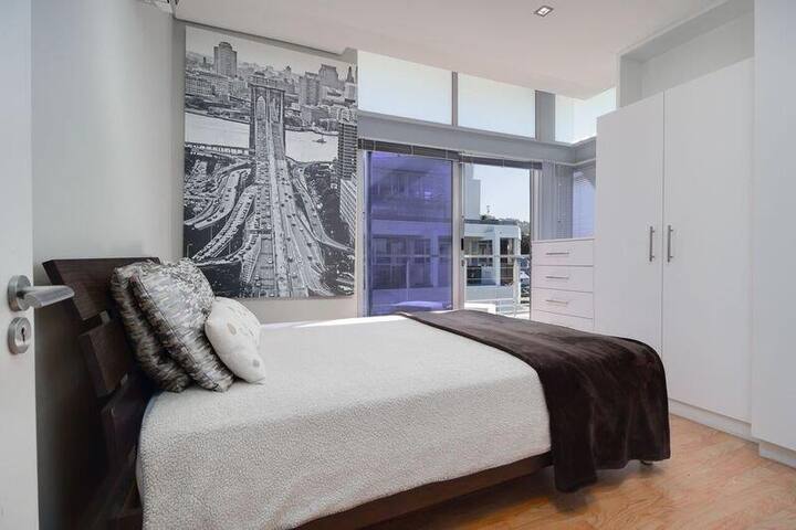 Super penthouse with Huge Terrace & Stunning Views gallery image 3