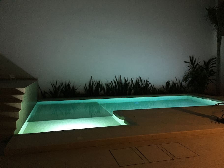 Common pool (night time)
