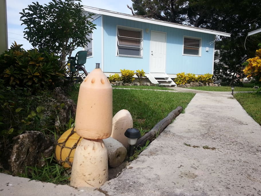 Blue Marlin, sleeps 4, queen bed and futon in living room