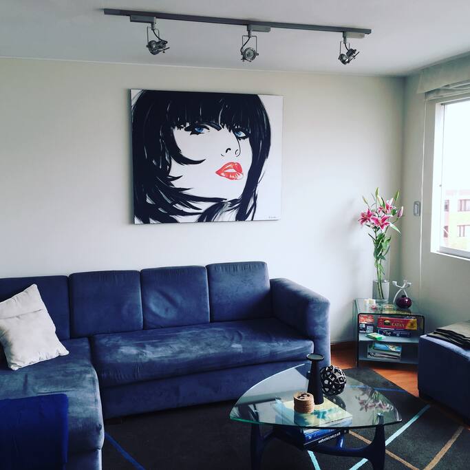 Comfortable living/entertainment room