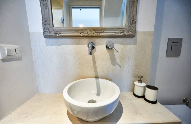 Dolce Vita gallery image 4