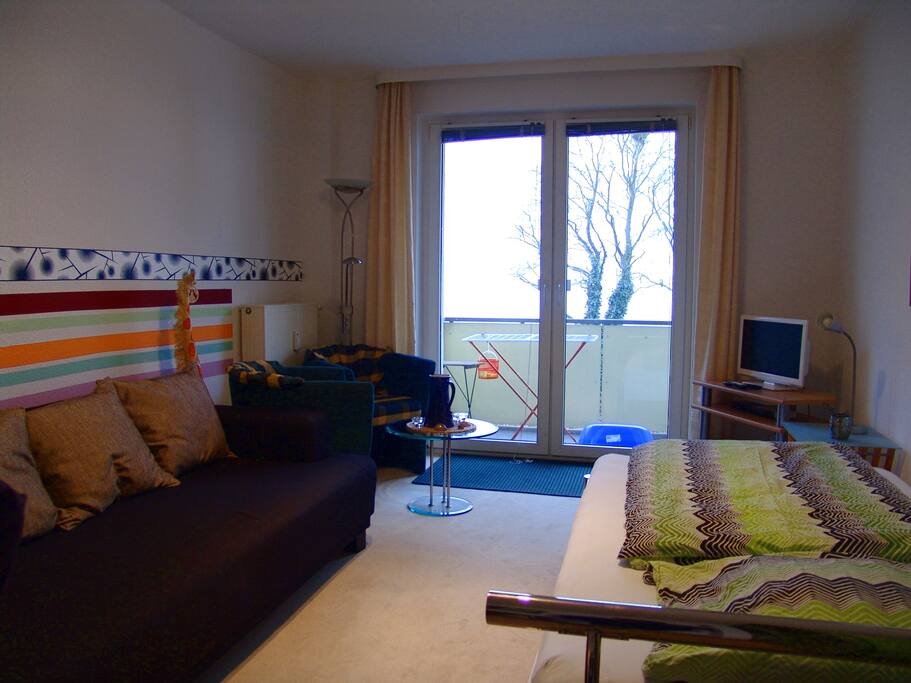 Zimmer 1/room 1: fold-out sofa and single bed