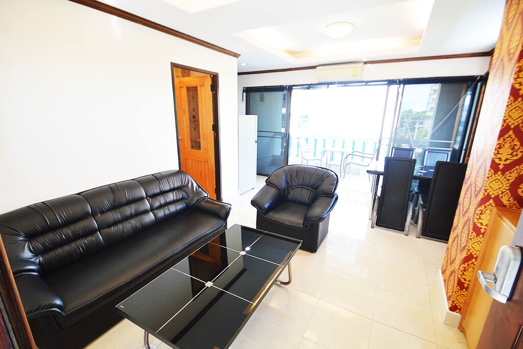 Spacious Living room with extra arm chair