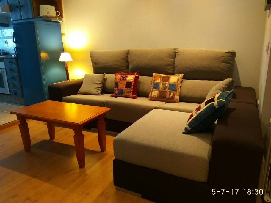 Salón abierto y parte de la cocina