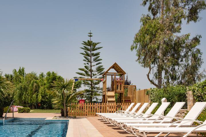 Tsourlakis Residence, an oasis of tranquility gallery image 5