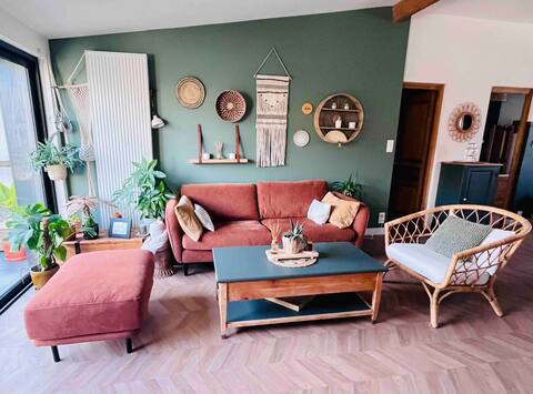 Charming, pretty, single-story home