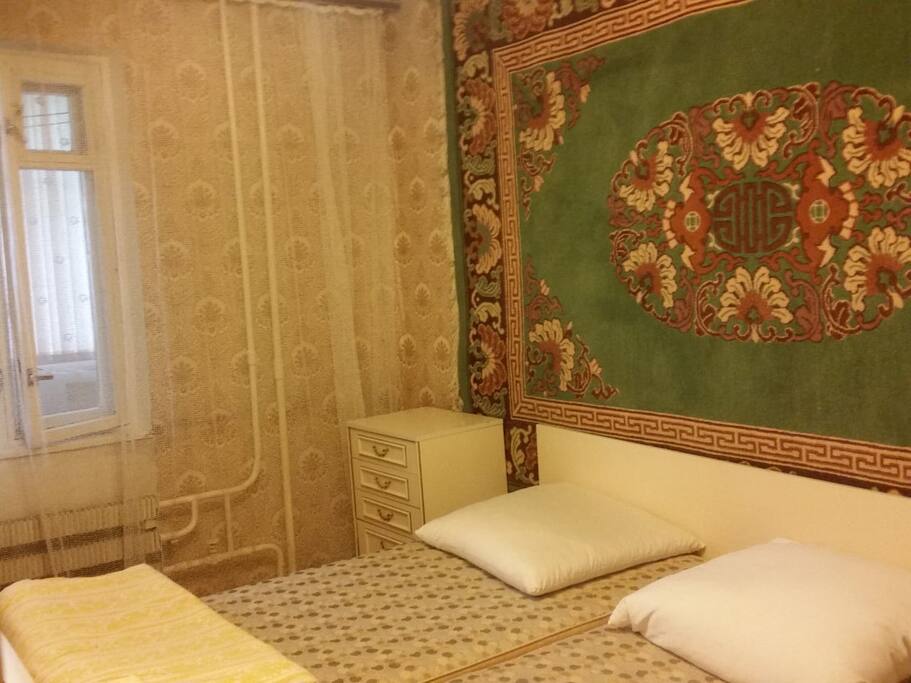 спальная, большая кровать