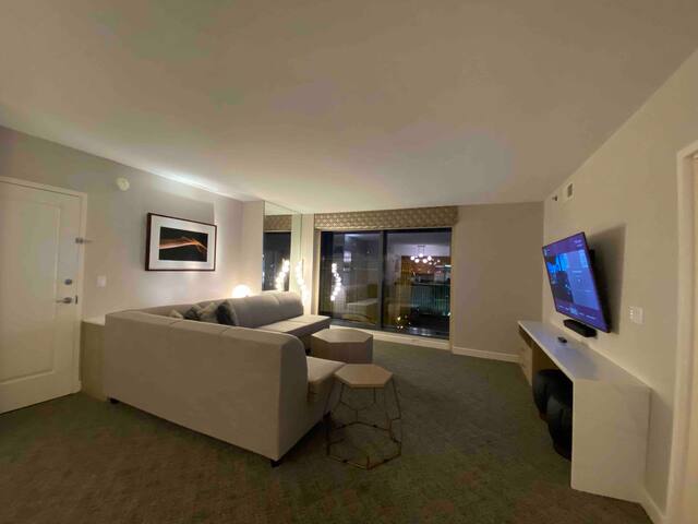 Spacious Two-bed, Two-bath Suite gallery image 4