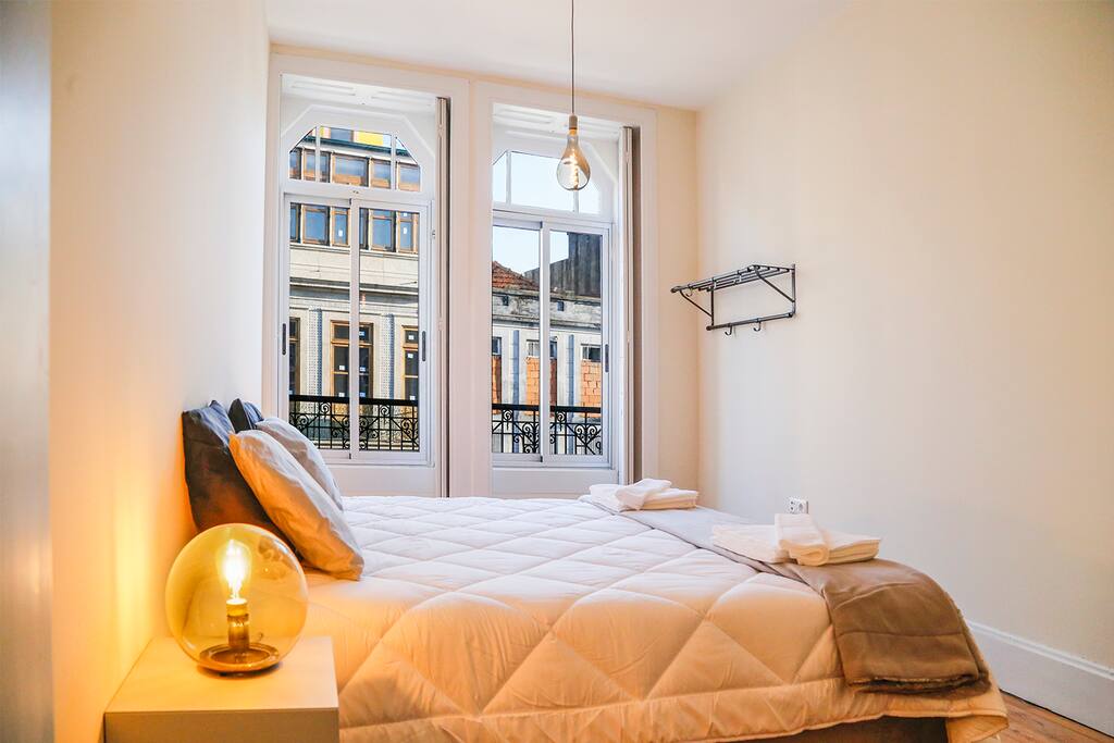 LARGE ROOM