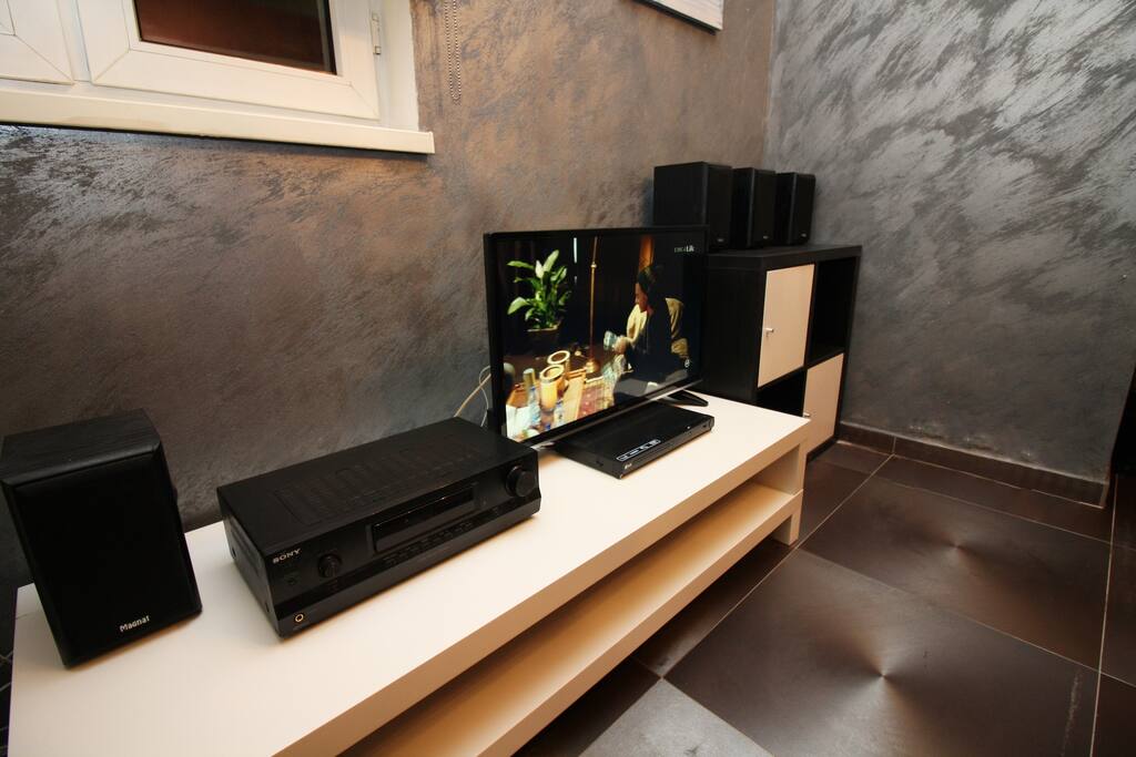 Livingroom
LED TV, DVD Player, Sound System