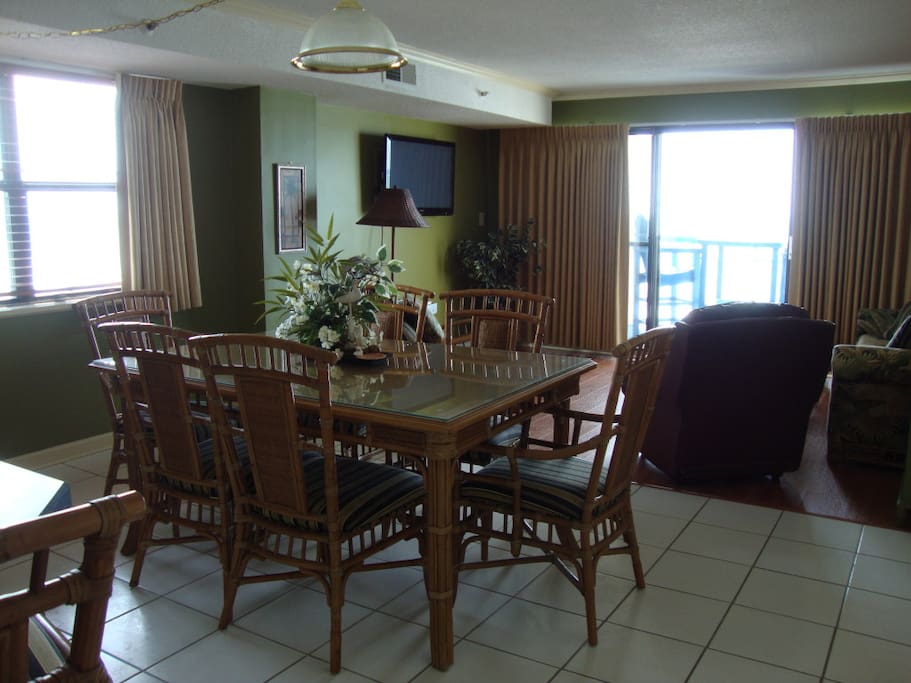 Dining Room in The Oceans 404