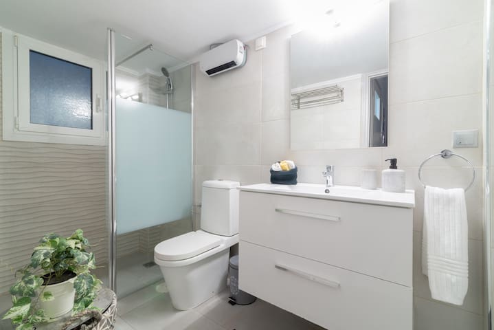 Zeus by Heloni Apartments gallery image 4